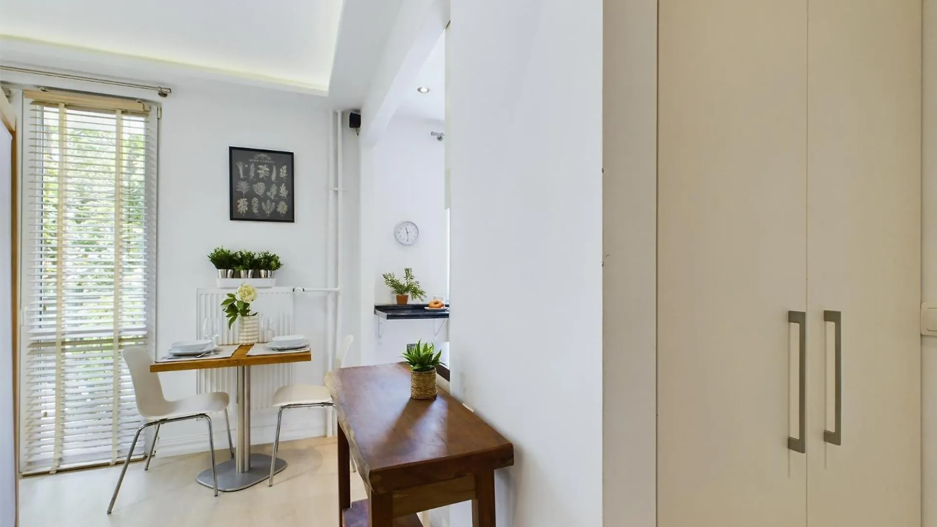 Comfortable Studio For 2 People With Bathtub And Balcony In Warsaw By Noclegi Renters 0*,  Polen