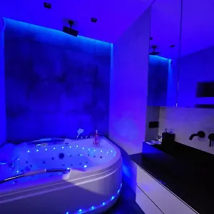 Apartament House - In With Private Jacuzzi, Full Access To Sauna, Gym And Billards - Studia Z Prywatnym Jacuzzi Oraz Dostepem Do Sauny, Silowni I Bilarda, Warszawa