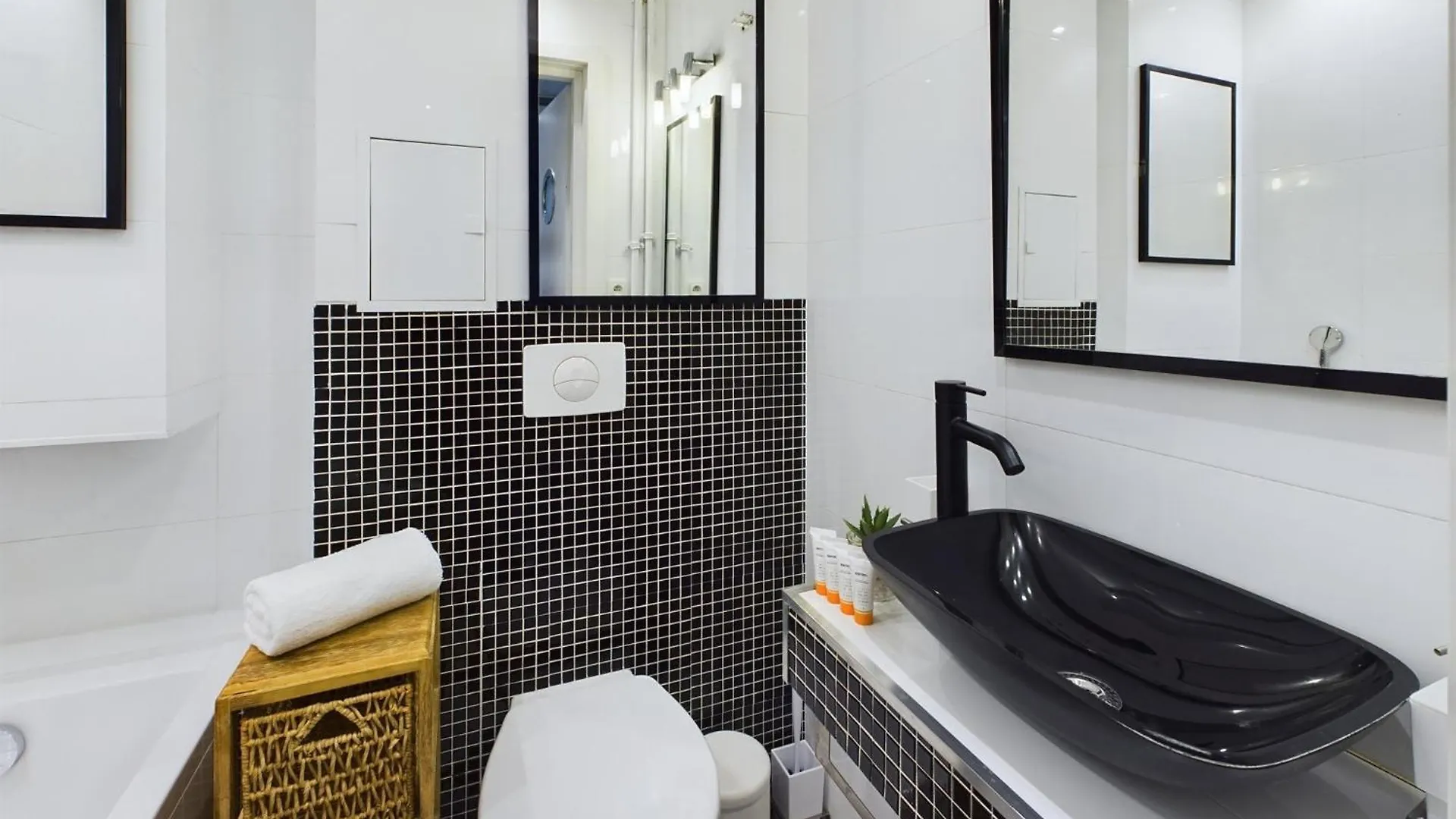Comfortable Studio For 2 People With Bathtub And Balcony In Warsaw By Noclegi Renters 0*,