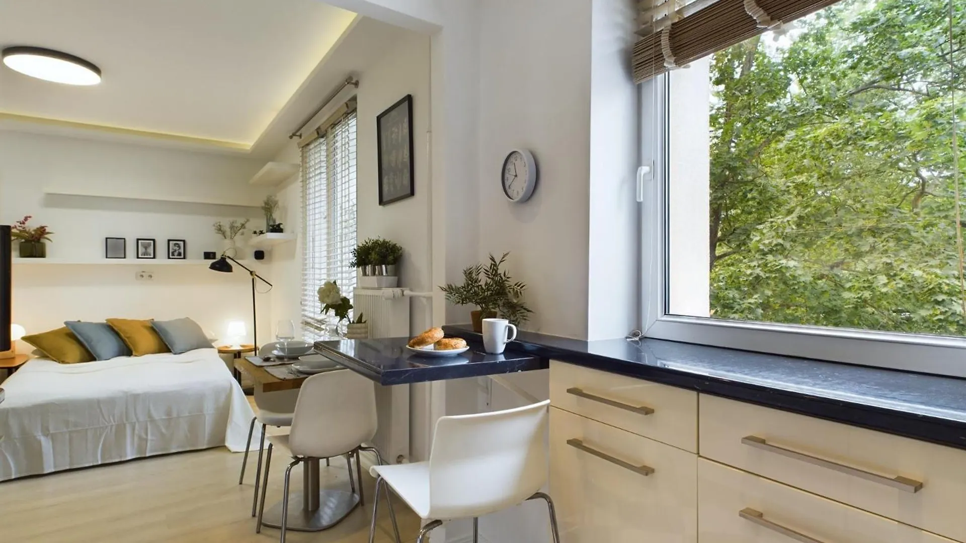 Apartment Comfortable Studio For 2 People With Bathtub And Balcony In Warsaw By Noclegi Renters