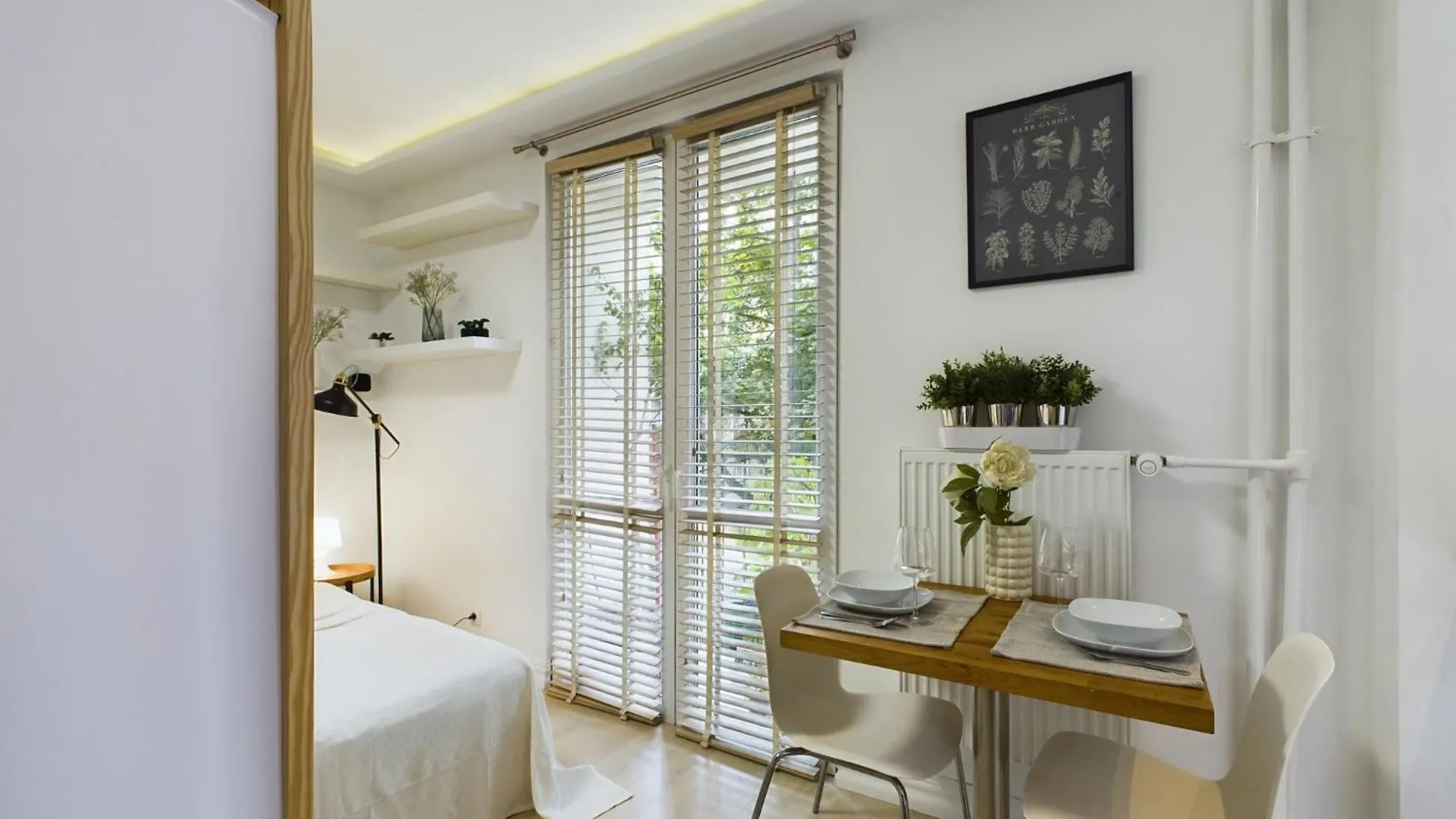 Comfortable Studio For 2 People With Bathtub And Balcony In Warsaw By Noclegi Renters