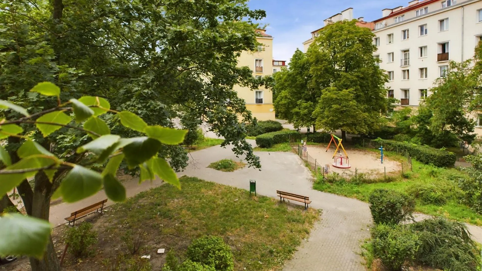 Comfortable Studio For 2 People With Bathtub And Balcony In Warsaw By Noclegi Renters Poland